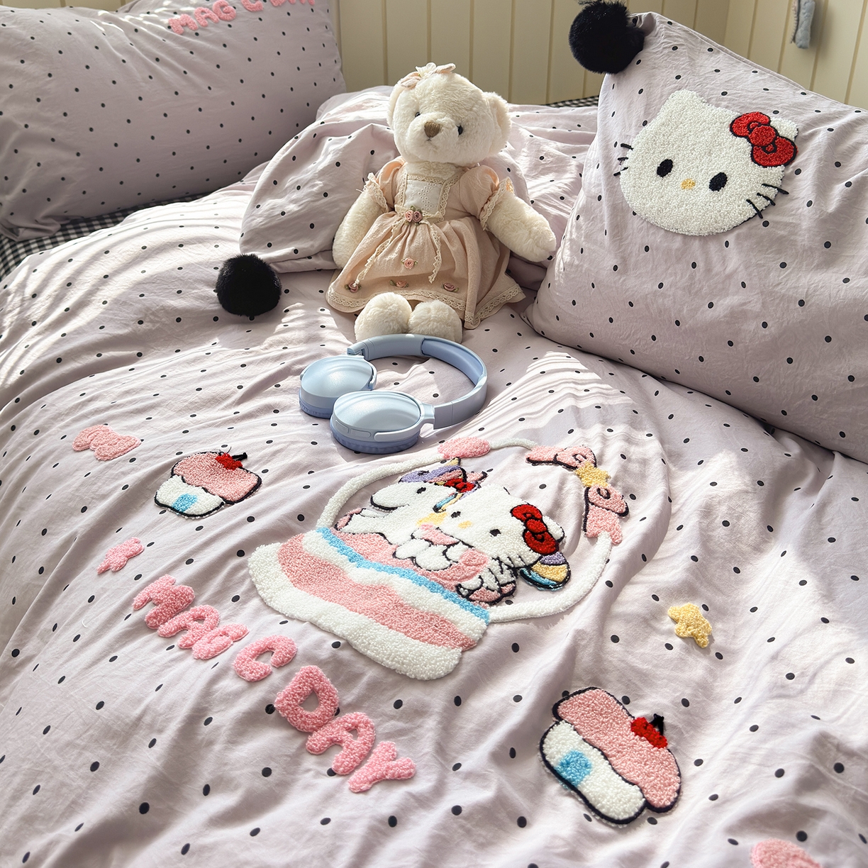 91家纺网 家纺一手货源 找家纺 优选 2026新款小红书热款毛球混搭风毛巾绣床上用品四件套韩版学生三件套 幸运加马-紫格