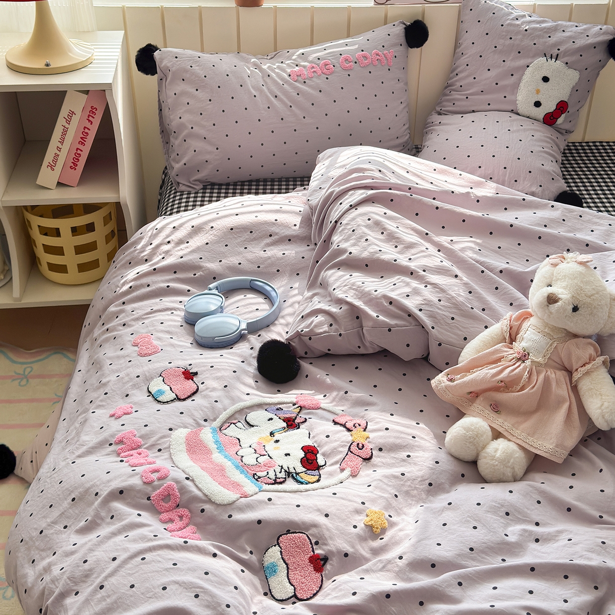 91家纺网 家纺一手货源 找家纺 优选 2026新款小红书热款毛球混搭风毛巾绣床上用品四件套韩版学生三件套 幸运加马-紫格