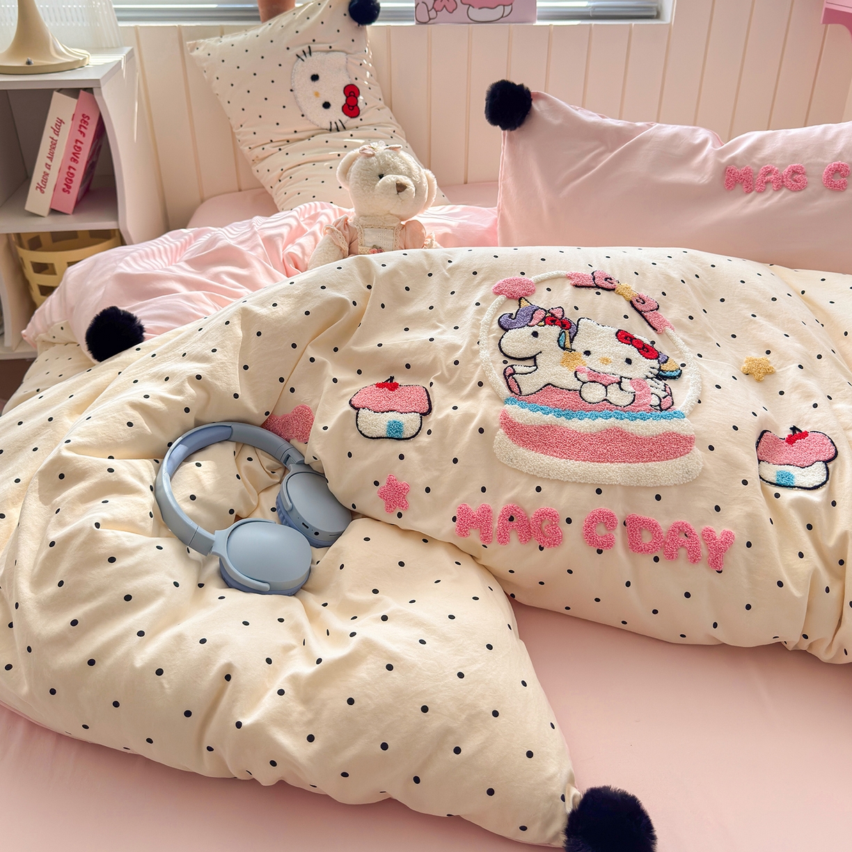 91家纺网 家纺一手货源 找家纺 优选良品 2026新款小红书热款毛球混搭风毛巾绣床上用品四件套韩版学生三件套 幸运加马-米粉