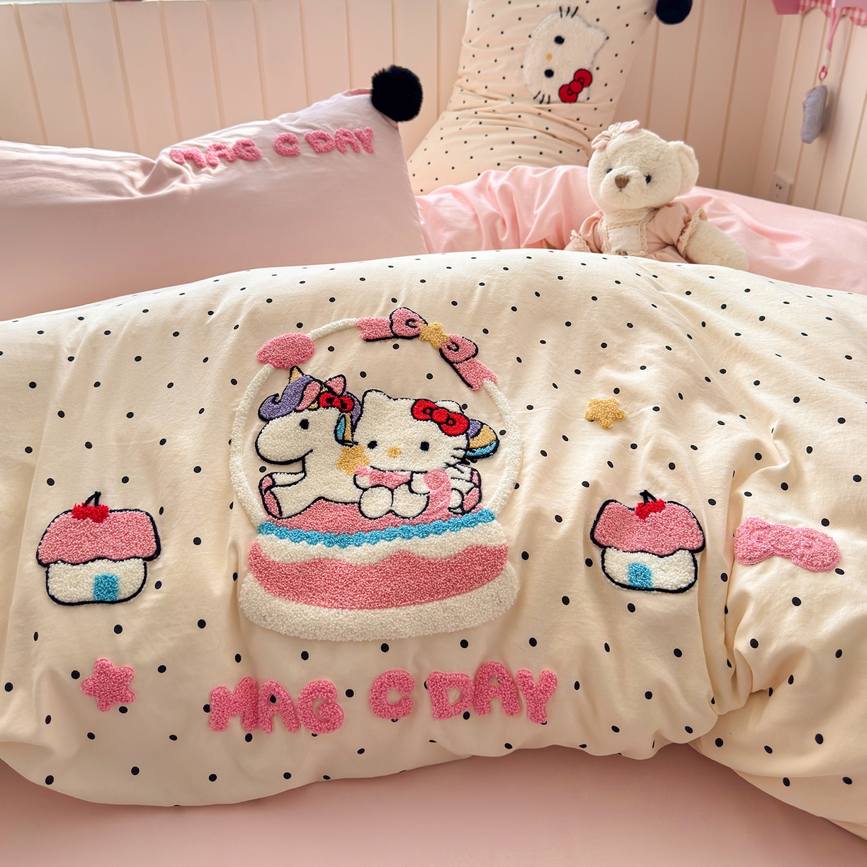 91家纺网 家纺一手货源 找家纺 优选良品 2026新款小红书热款毛球混搭风毛巾绣床上用品四件套韩版学生三件套 幸运加马-米粉