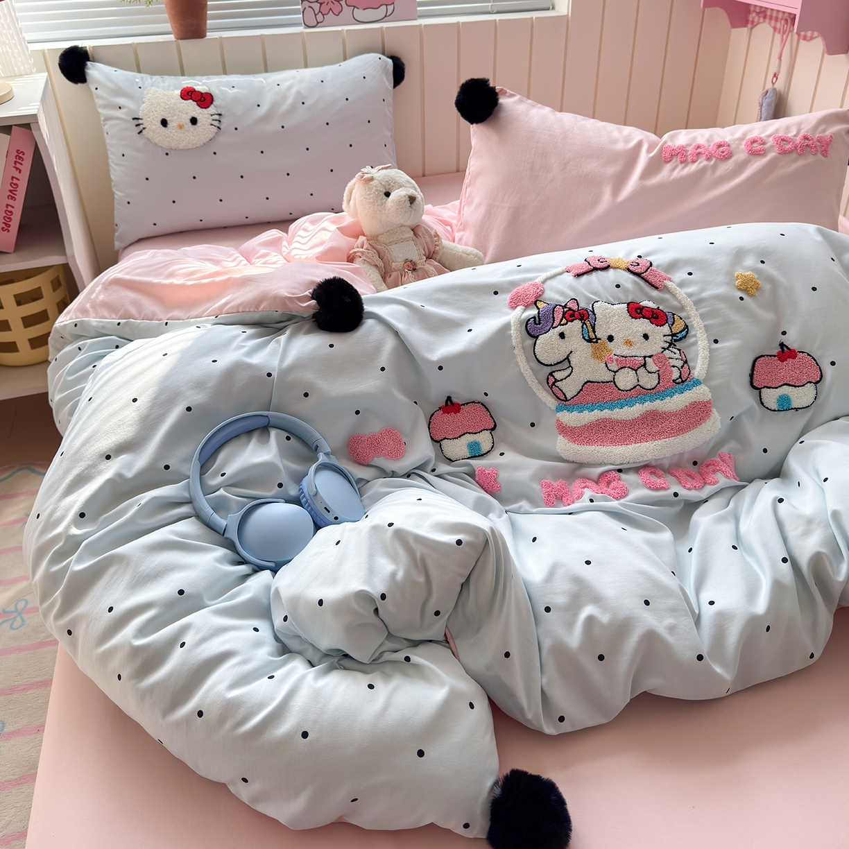 91家纺网 家纺一手货源 找家纺 优选良品 2026新款小红书热款毛球混搭风毛巾绣床上用品四件套韩版学生三件套 幸运加马-紫粉