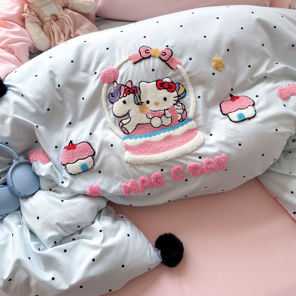 91家纺网 家纺一手货源 找家纺 优选良品 2026新款小红书热款毛球混搭风毛巾绣床上用品四件套韩版学生三件套 幸运加马-紫粉