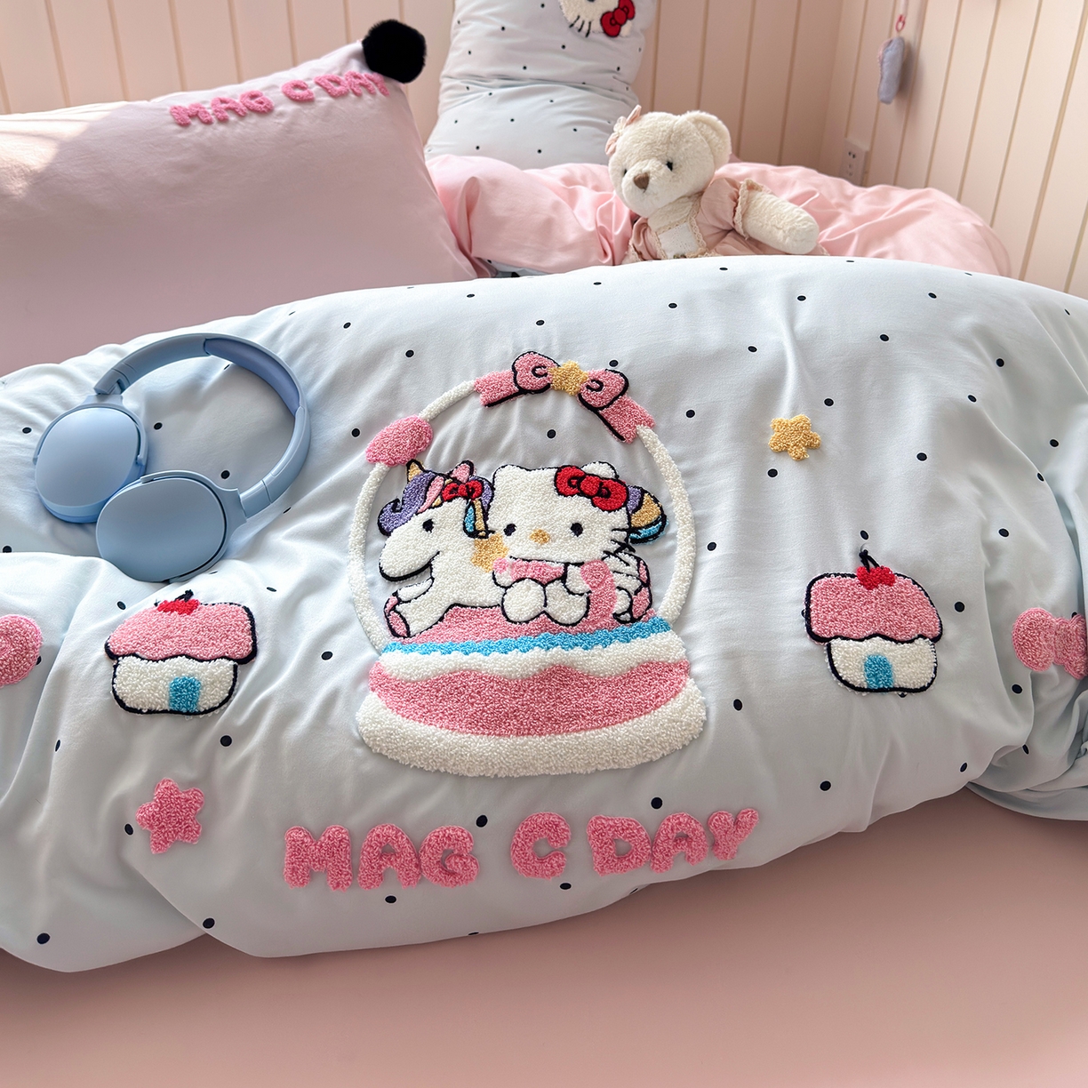 91家纺网 家纺一手货源 找家纺 优选良品 2026新款小红书热款毛球混搭风毛巾绣床上用品四件套韩版学生三件套 幸运加马-紫粉