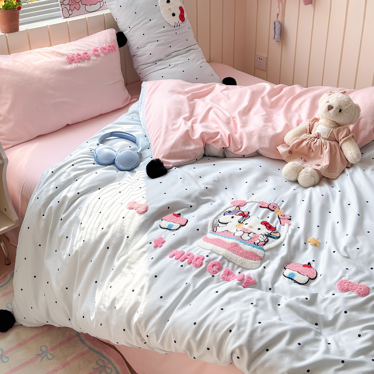 91家纺网 家纺一手货源 找家纺 优选良品 2026新款小红书热款毛球混搭风毛巾绣床上用品四件套韩版学生三件套 幸运加马-紫粉