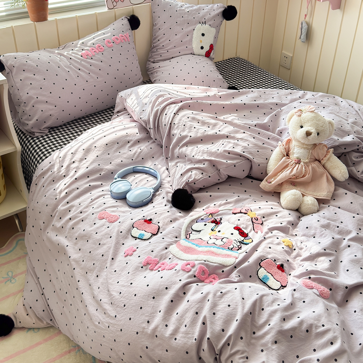 91家纺网 家纺一手货源 找家纺 优选良品 2026新款小红书热款毛球混搭风毛巾绣床上用品四件套韩版学生三件套 幸运加马-紫格