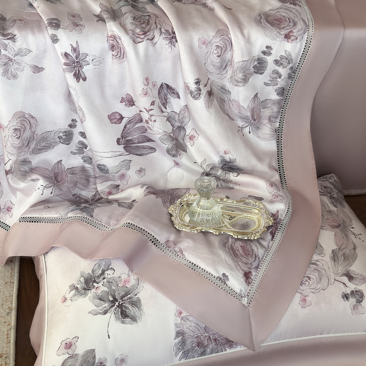 91家纺网 家纺一手货源 找家纺 娇逸家居 2026新款60s天丝数码印花夏被夏凉被空调被四件套 悦盈