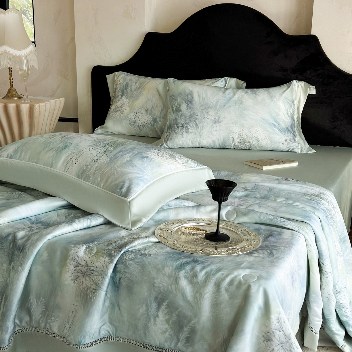 91家纺网 家纺一手货源 找家纺 娇逸家居 2026新款60s天丝数码印花夏被夏凉被空调被四件套 云雾间