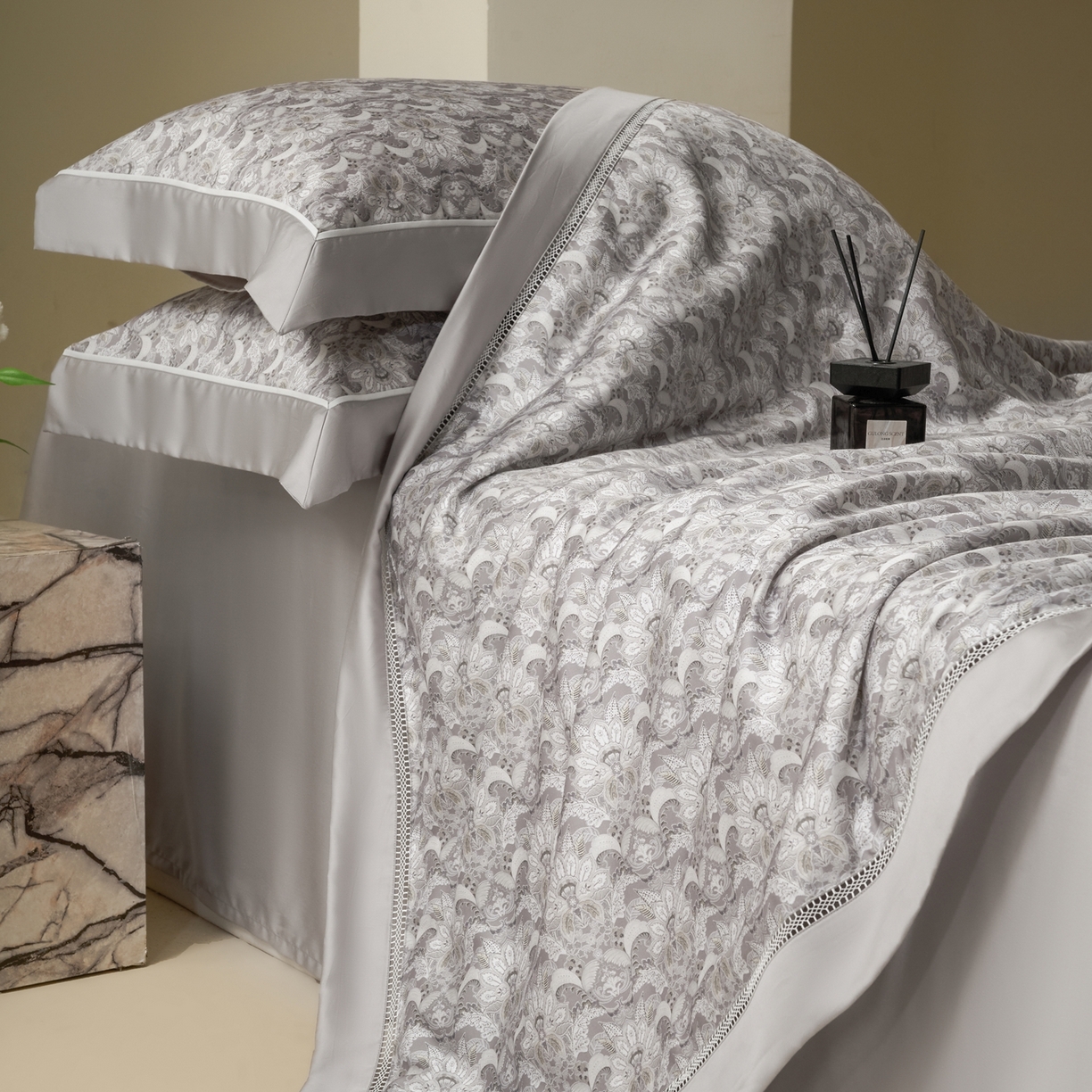 91家纺网 家纺一手货源 找家纺 娇逸家居 2026新款60s天丝数码印花夏被夏凉被空调被四件套 芷夕