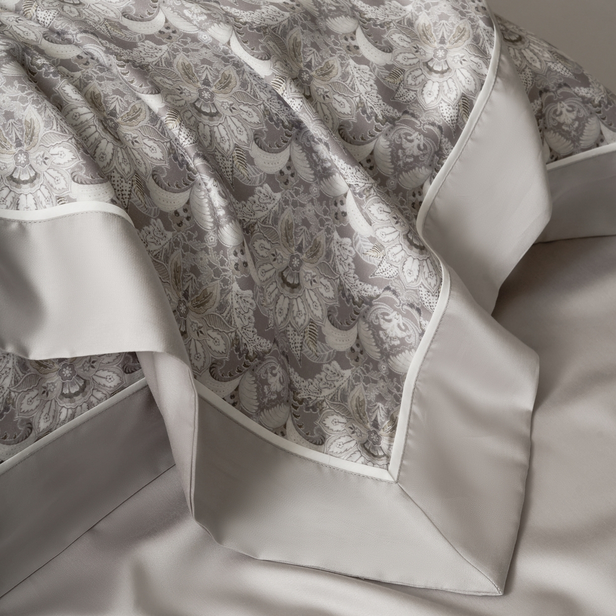 91家纺网 家纺一手货源 找家纺 娇逸家居 2026新款60s天丝数码印花夏被夏凉被空调被四件套 芷夕