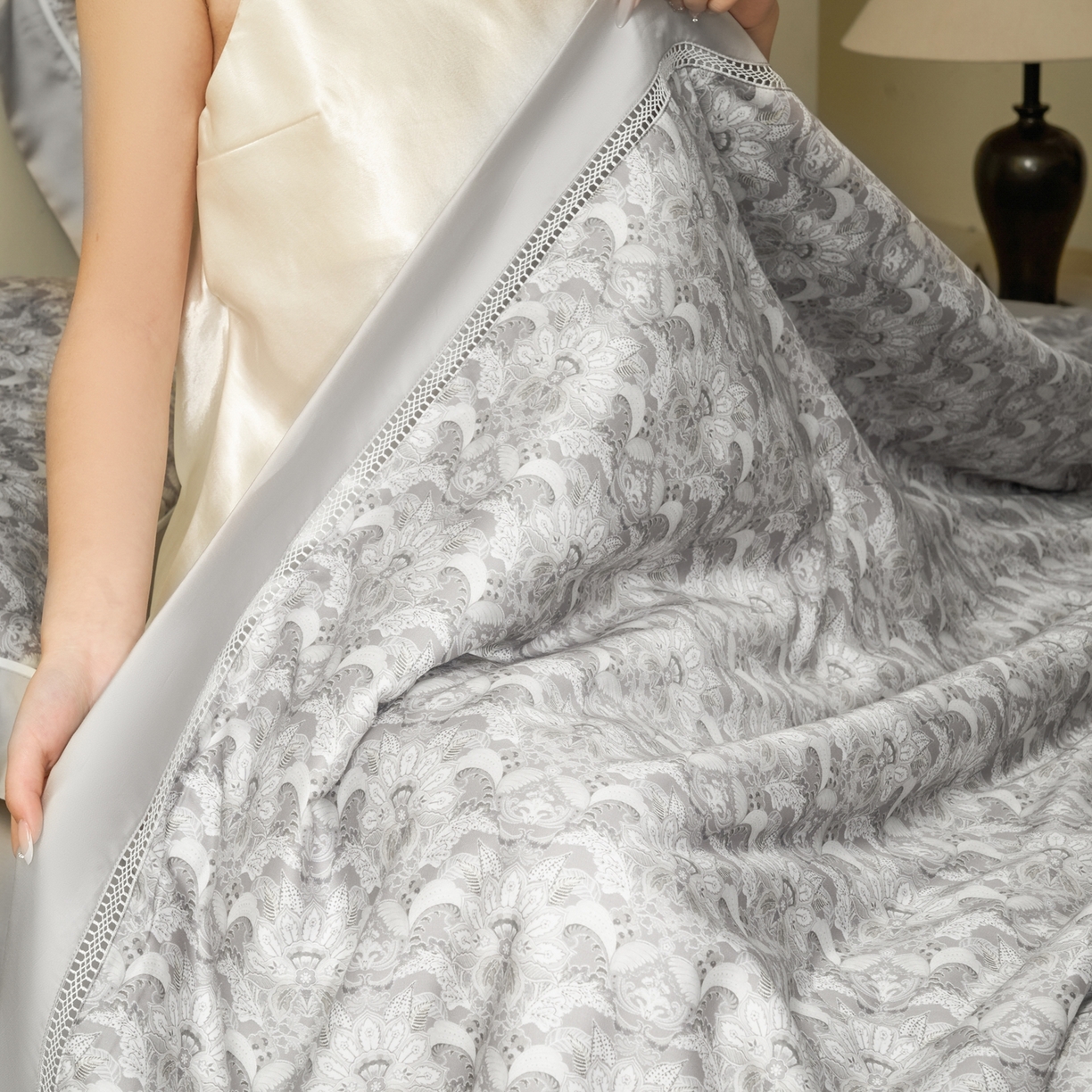 91家纺网 家纺一手货源 找家纺 娇逸家居 2026新款60s天丝数码印花夏被夏凉被空调被四件套 芷夕