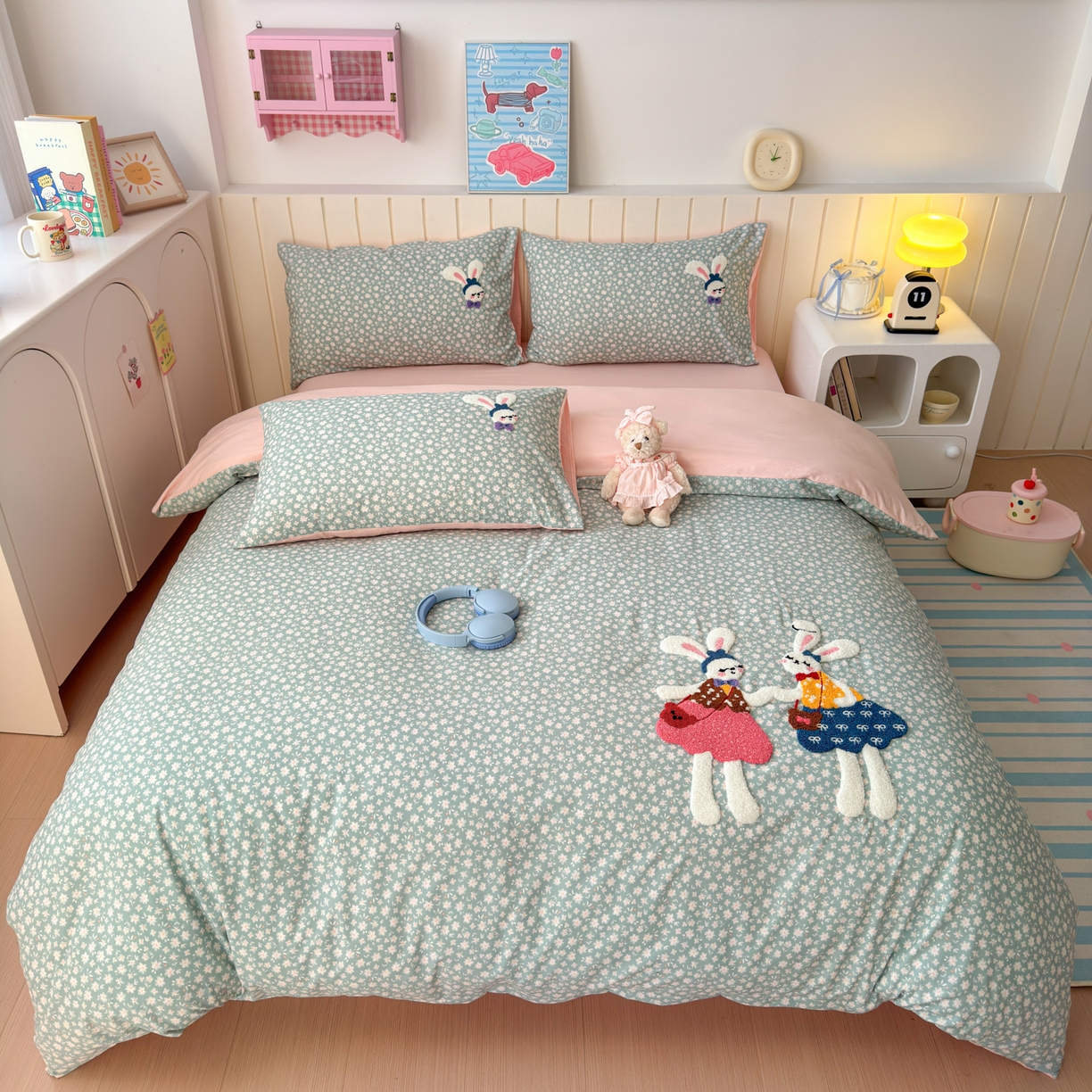 91家纺网 家纺一手货源 找家纺 （总）欣宜家纺 2026新款云朵棉毛巾绣床上四件套卡通被套床单学生宿舍三件套