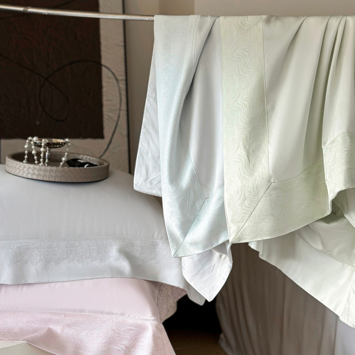 91家纺网 家纺一手货源 找家纺 （总）娇逸家居 2026新款60天丝素色金丝提花拼边款夏被夏凉被空调被四件套-芙莉