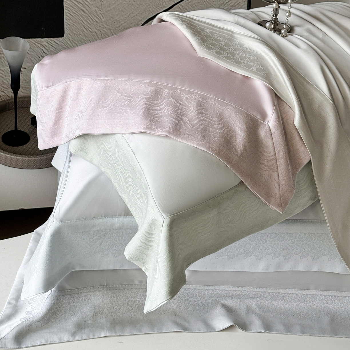 91家纺网 家纺一手货源 找家纺 （总）娇逸家居 2026新款60天丝素色金丝提花拼边款夏被夏凉被空调被四件套-芙莉