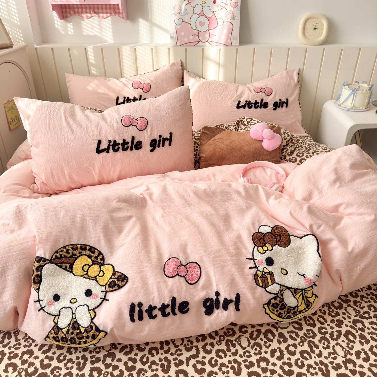 91家纺网 家纺一手货源 找家纺 欣宜家纺 2026新款云朵棉毛巾绣床上四件套卡通被套床单学生宿舍三件套 豹纹猫-粉