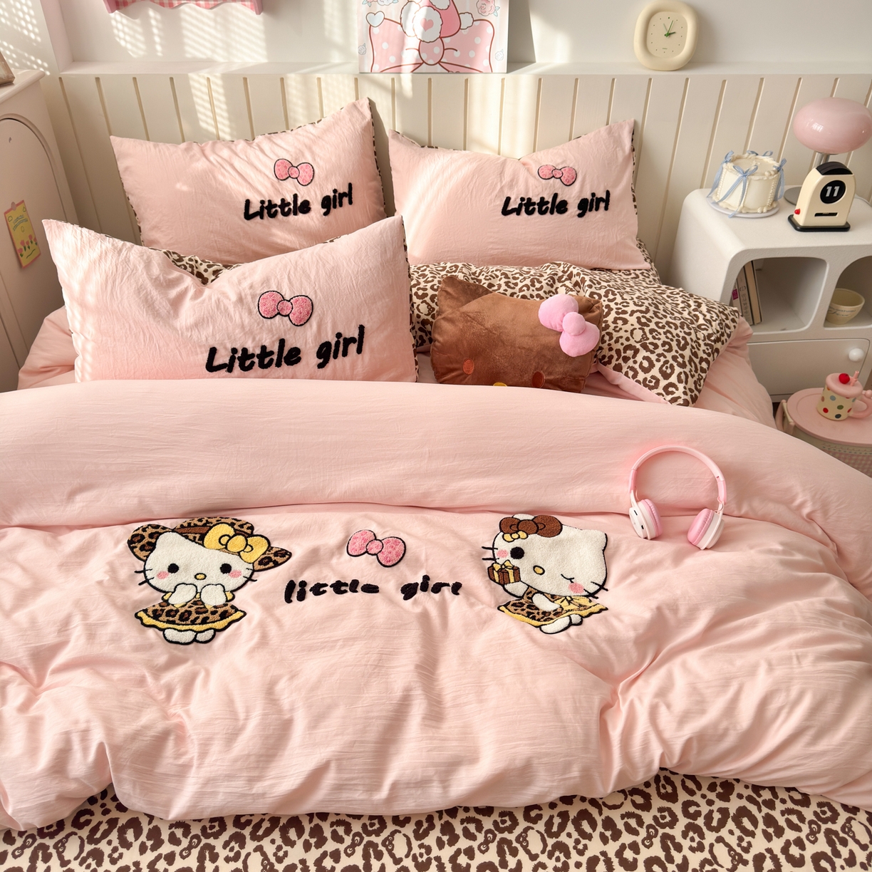 91家纺网 家纺一手货源 找家纺 欣宜家纺 2026新款云朵棉毛巾绣床上四件套卡通被套床单学生宿舍三件套 豹纹猫-粉