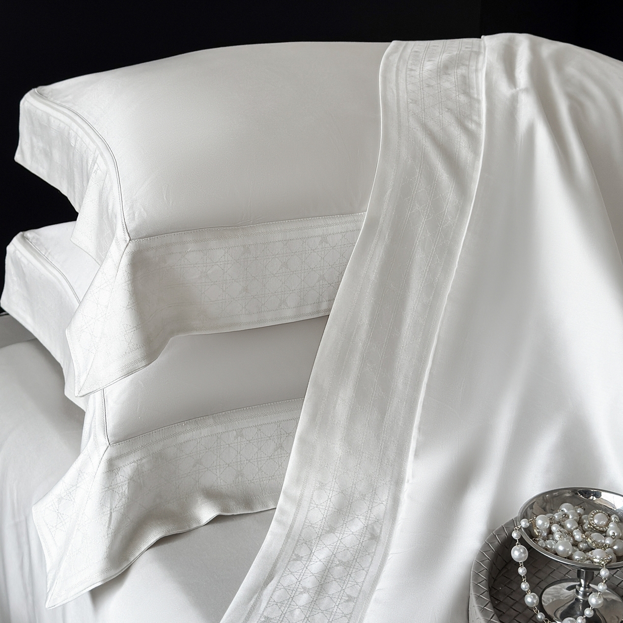 91家纺网 家纺一手货源 找家纺 娇逸家居 2026新款60天丝素色金丝提花拼边款夏被夏凉被空调被四件套-芙莉 奶酪