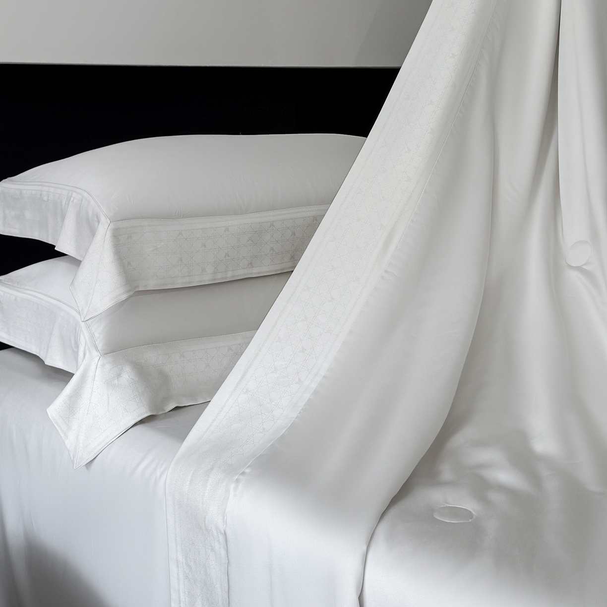 91家纺网 家纺一手货源 找家纺 娇逸家居 2026新款60天丝素色金丝提花拼边款夏被夏凉被空调被四件套-芙莉 奶酪