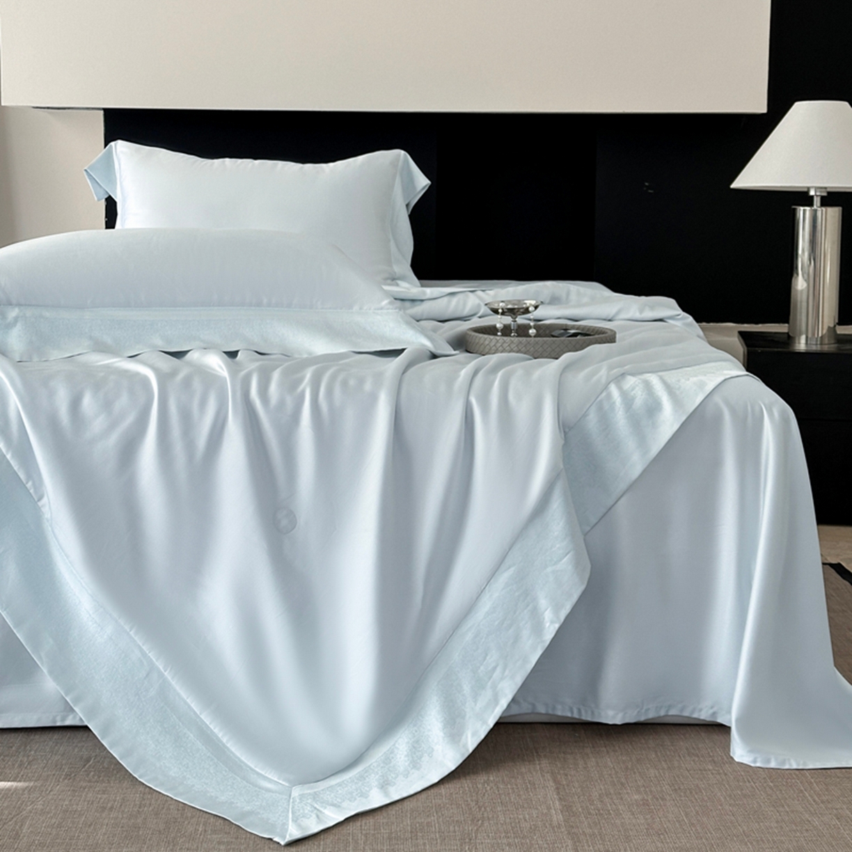 91家纺网 家纺一手货源 找家纺 娇逸家居 2026新款60天丝素色金丝提花拼边款夏被夏凉被空调被四件套-芙莉 汐蓝