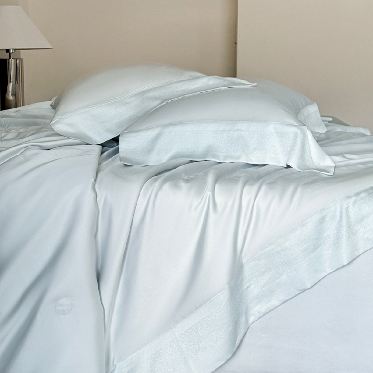 91家纺网 家纺一手货源 找家纺 娇逸家居 2026新款60天丝素色金丝提花拼边款夏被夏凉被空调被四件套-芙莉 汐蓝