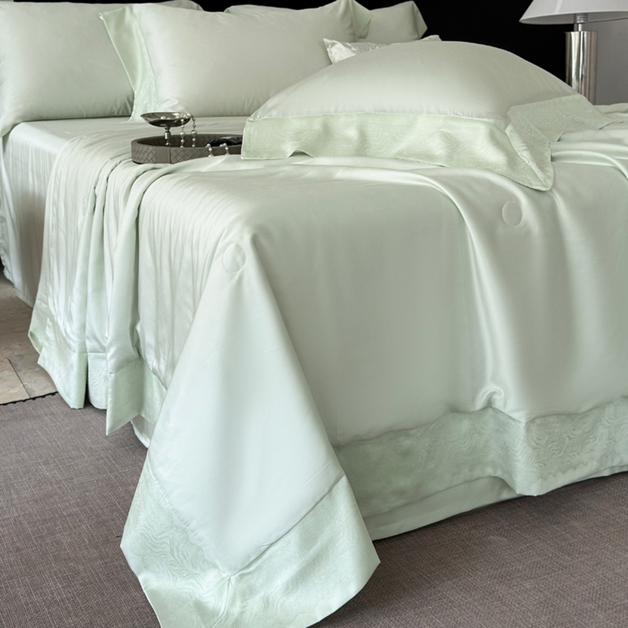 91家纺网 家纺一手货源 找家纺 娇逸家居 2026新款60天丝素色金丝提花拼边款夏被夏凉被空调被四件套-芙莉 夏绿