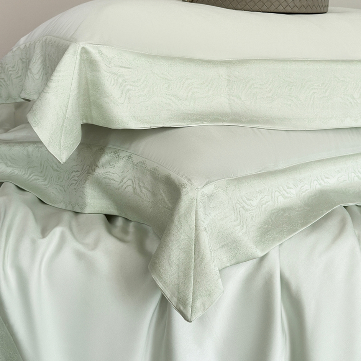 91家纺网 家纺一手货源 找家纺 娇逸家居 2026新款60天丝素色金丝提花拼边款夏被夏凉被空调被四件套-芙莉 夏绿