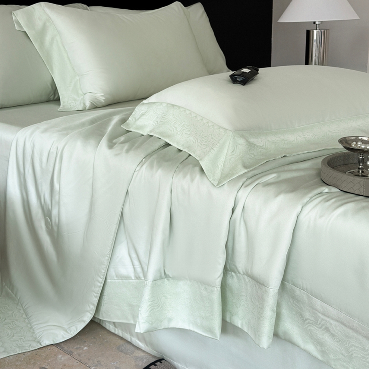 91家纺网 家纺一手货源 找家纺 娇逸家居 2026新款60天丝素色金丝提花拼边款夏被夏凉被空调被四件套-芙莉 夏绿