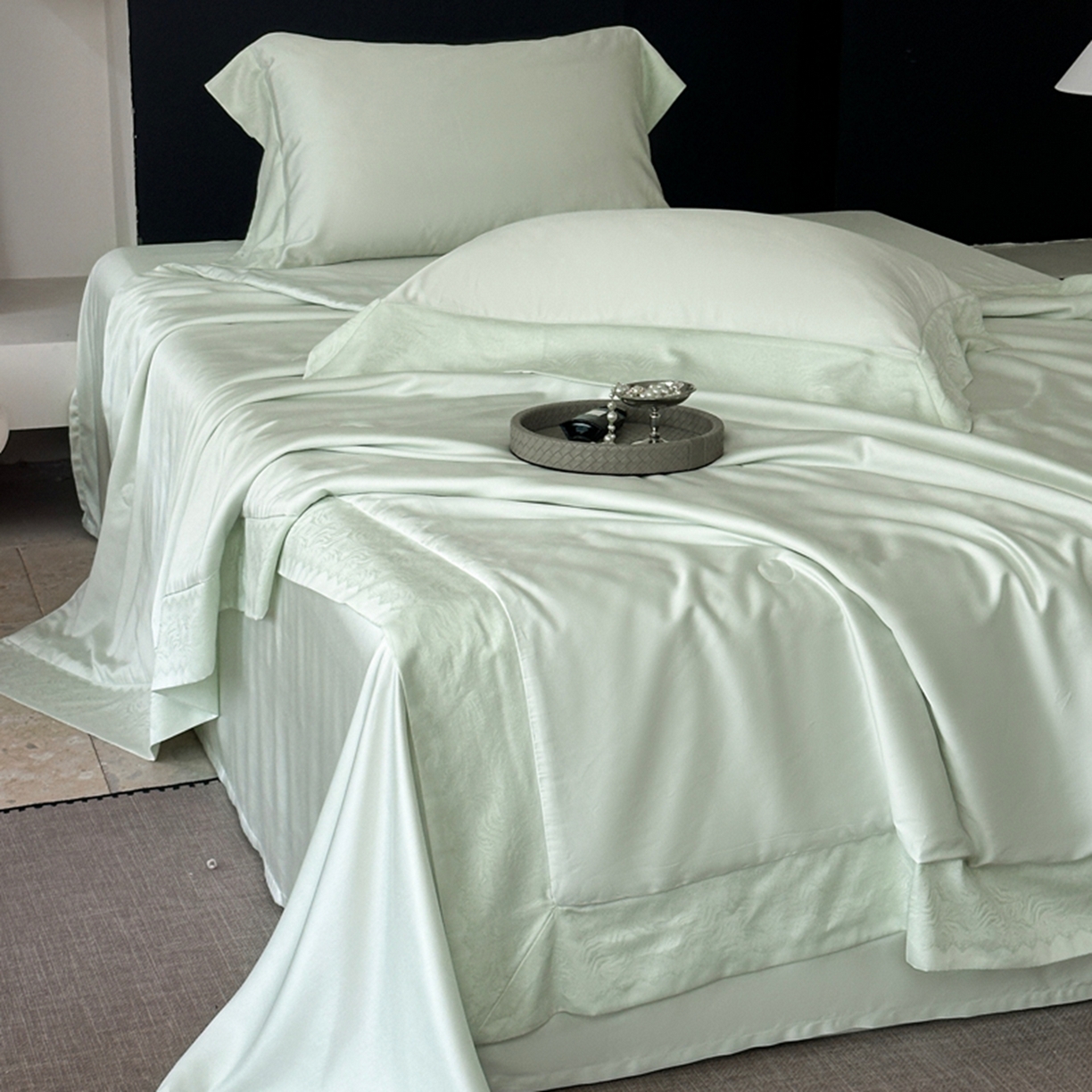 91家纺网 家纺一手货源 找家纺 娇逸家居 2026新款60天丝素色金丝提花拼边款夏被夏凉被空调被四件套-芙莉 夏绿