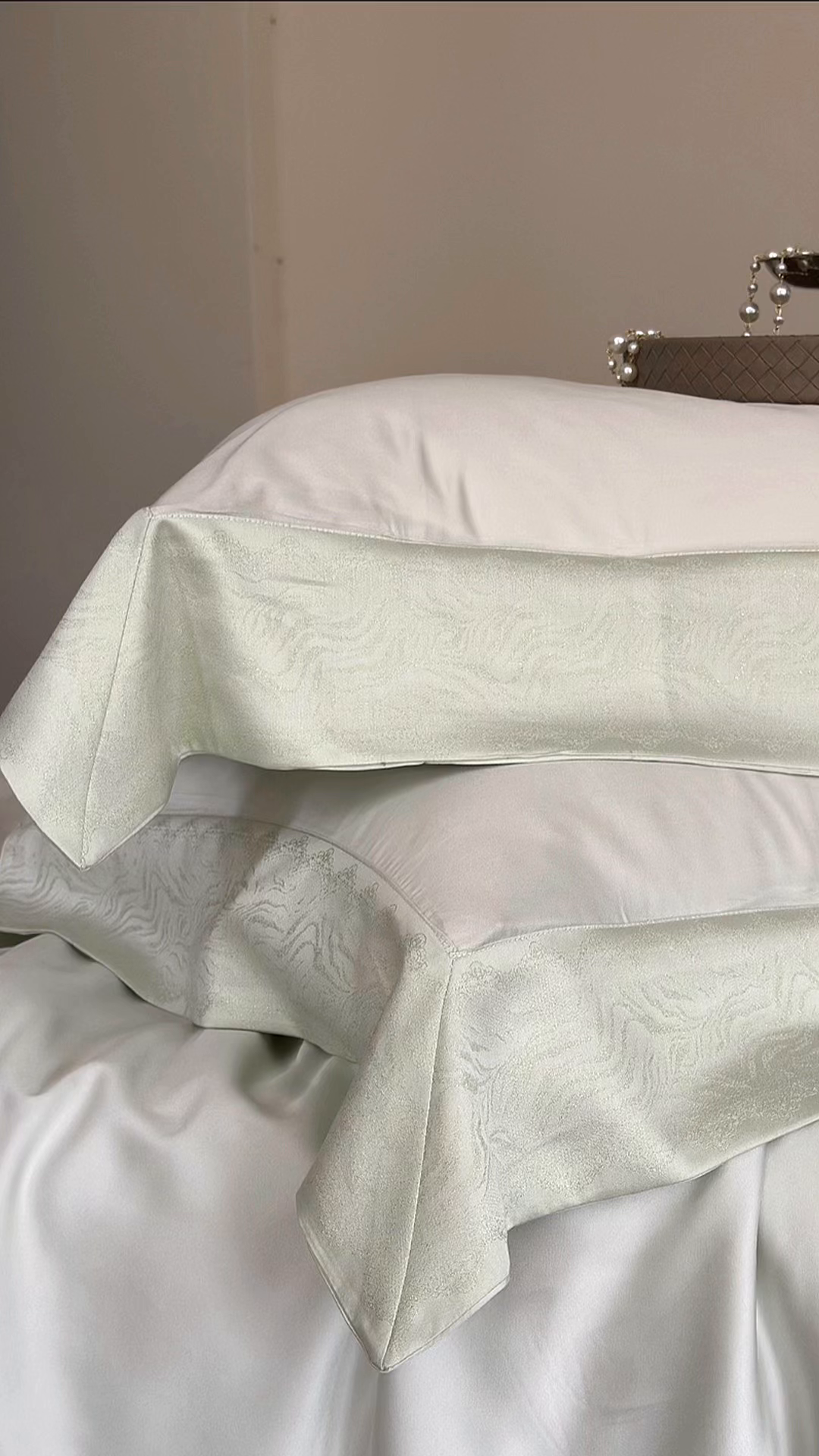 91家纺网 家纺一手货源 找家纺 娇逸家居 2026新款60天丝素色金丝提花拼边款夏被夏凉被空调被四件套-芙莉 夏绿