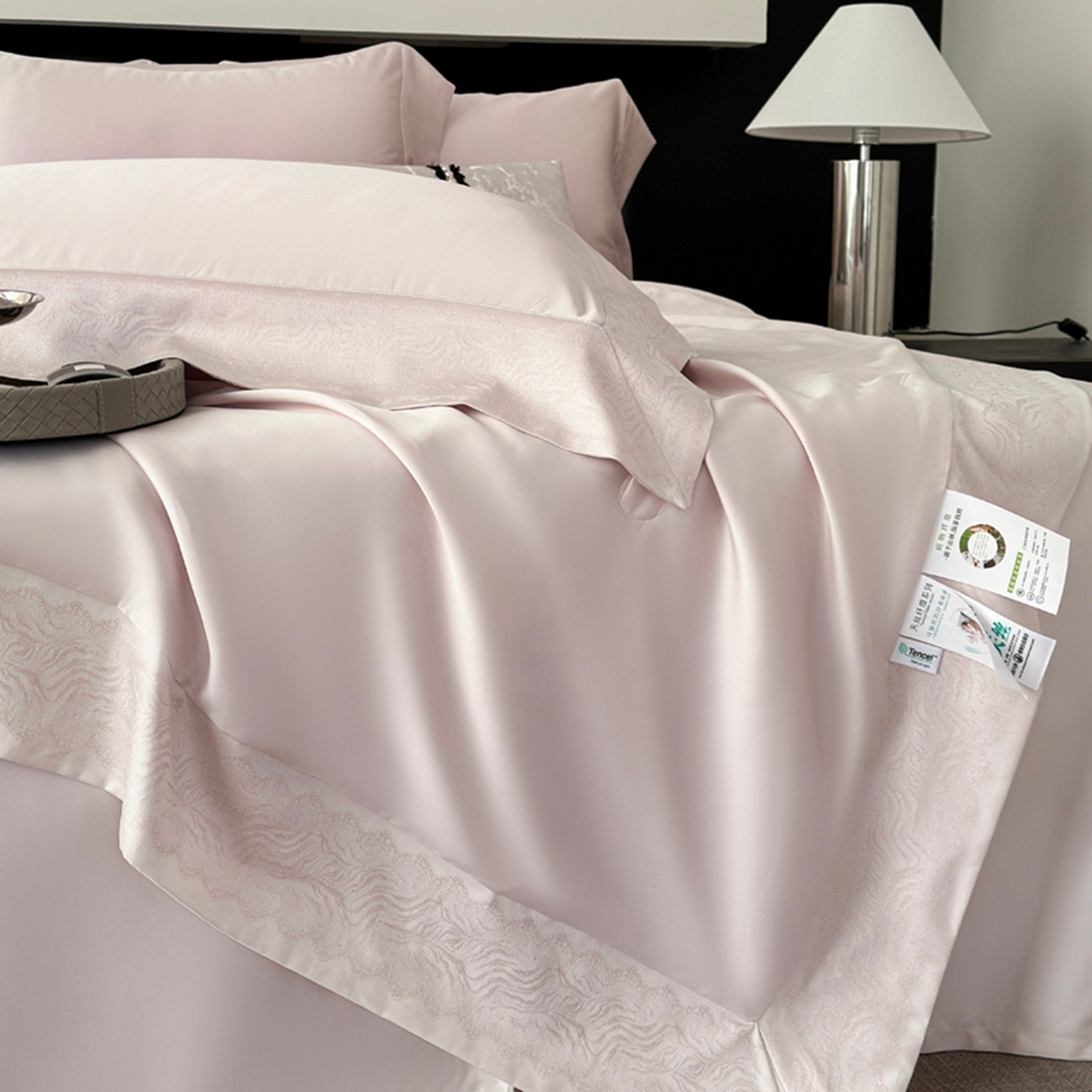 91家纺网 家纺一手货源 找家纺 娇逸家居 2026新款60天丝素色金丝提花拼边款夏被夏凉被空调被四件套-芙莉 仙粉