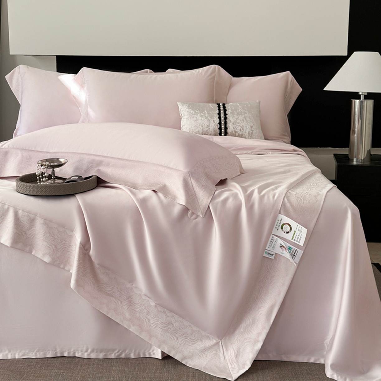 91家纺网 家纺一手货源 找家纺 娇逸家居 2026新款60天丝素色金丝提花拼边款夏被夏凉被空调被四件套-芙莉 仙粉