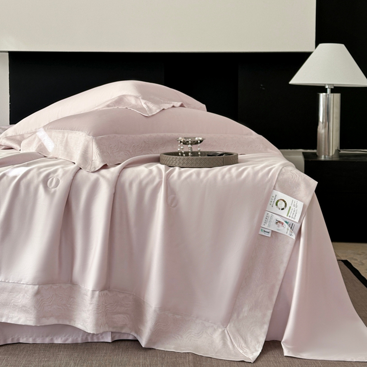 91家纺网 家纺一手货源 找家纺 娇逸家居 2026新款60天丝素色金丝提花拼边款夏被夏凉被空调被四件套-芙莉 仙粉