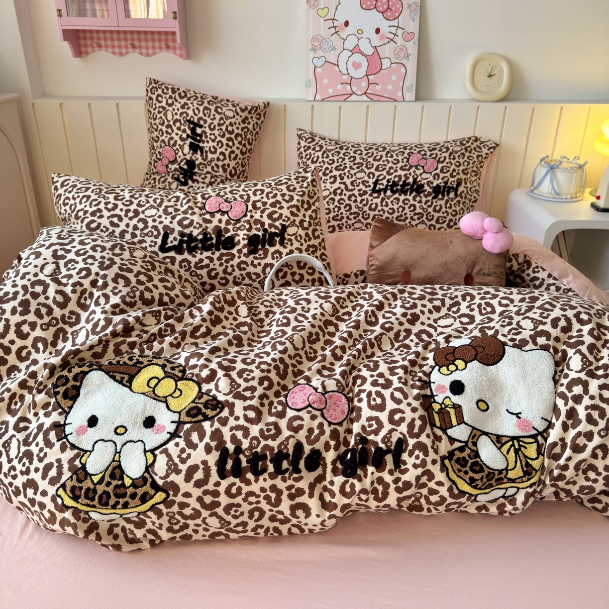 91家纺网 家纺一手货源 找家纺 欣宜家纺 2026新款云朵棉毛巾绣床上四件套卡通被套床单学生宿舍三件套 豹纹猫-咖