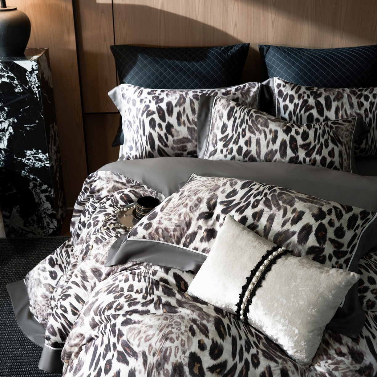 91家纺网 家纺一手货源 找家纺 娇逸家居 2026新款60s兰精天丝数码印花四件套 伶野