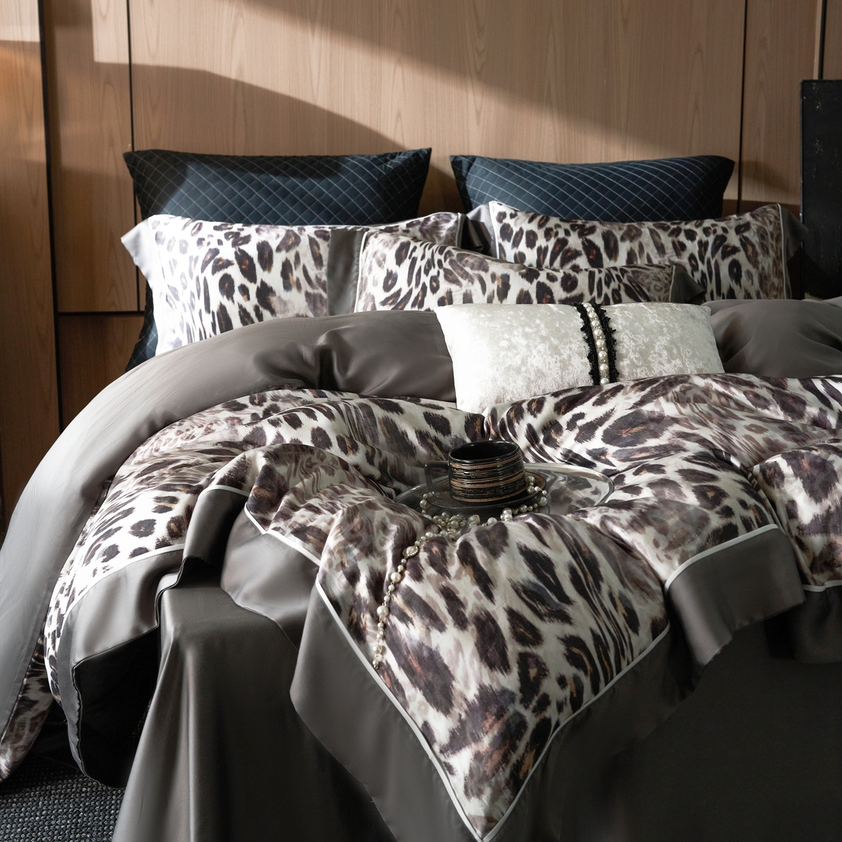 91家纺网 家纺一手货源 找家纺 娇逸家居 2026新款60s兰精天丝数码印花四件套 伶野