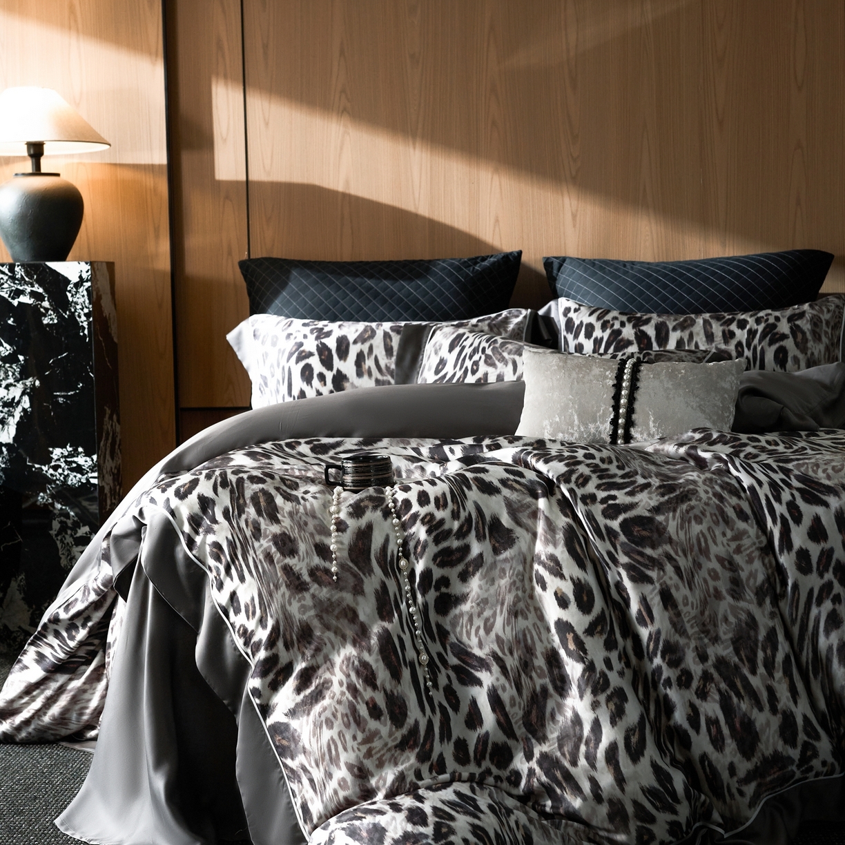 91家纺网 家纺一手货源 找家纺 娇逸家居 2026新款60s兰精天丝数码印花四件套 伶野