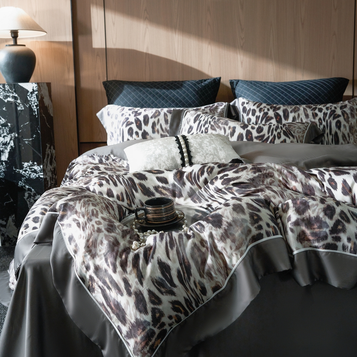 91家纺网 家纺一手货源 找家纺 娇逸家居 2026新款60s兰精天丝数码印花四件套 伶野