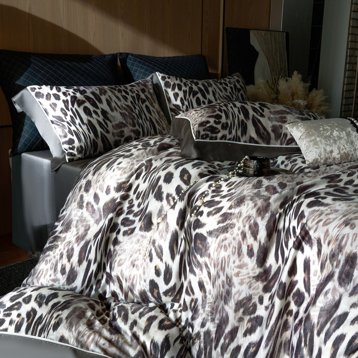 91家纺网 家纺一手货源 找家纺 娇逸家居 2026新款60s兰精天丝数码印花四件套 伶野