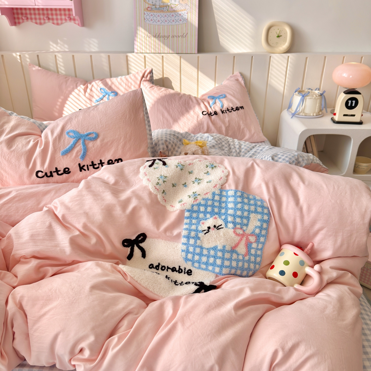 91家纺网 家纺一手货源 找家纺 欣宜家纺 2026新款云朵棉毛巾绣床上四件套卡通被套床单学生宿舍三件套 蝴蝶结小猫