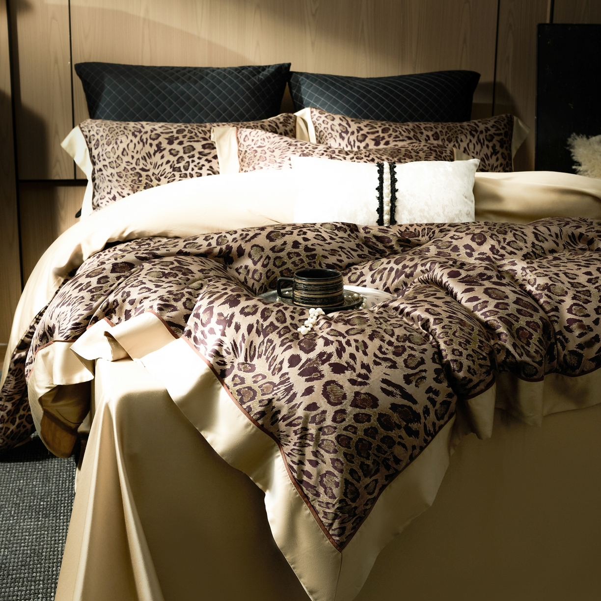 91家纺网 家纺一手货源 找家纺 娇逸家居 2026新款60s兰精天丝数码印花四件套 野趣咖