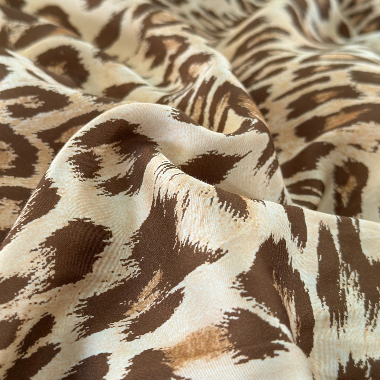 91家纺网 家纺一手货源 找家纺 娇逸家居 2026新款60s兰精天丝数码印花四件套 野趣-米