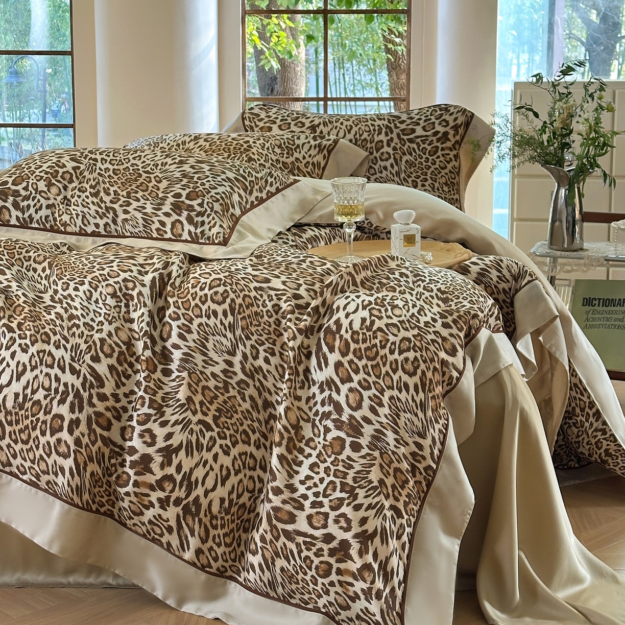 91家纺网 家纺一手货源 找家纺 娇逸家居 2026新款60s兰精天丝数码印花四件套 野趣-米