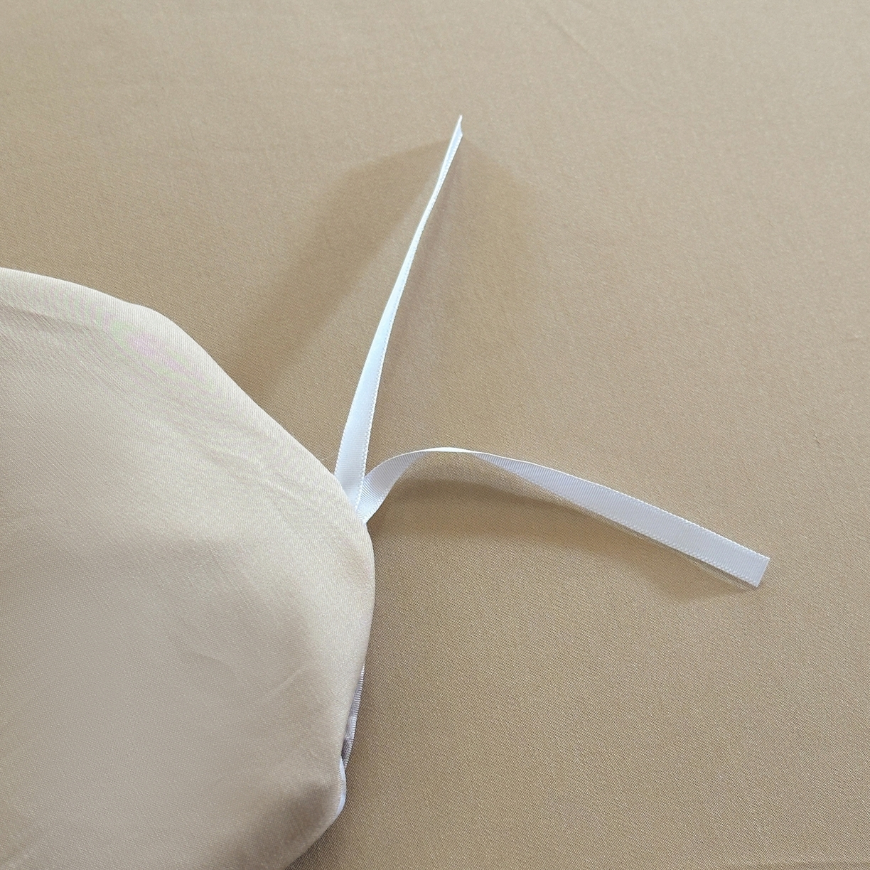 91家纺网 家纺一手货源 找家纺 娇逸家居 2026新款60s兰精天丝数码印花四件套 野趣-米