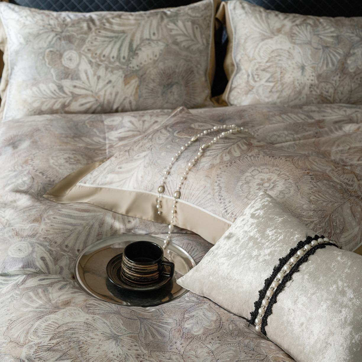 91家纺网 家纺一手货源 找家纺 娇逸家居 2026新款60s兰精天丝数码印花四件套 遇春