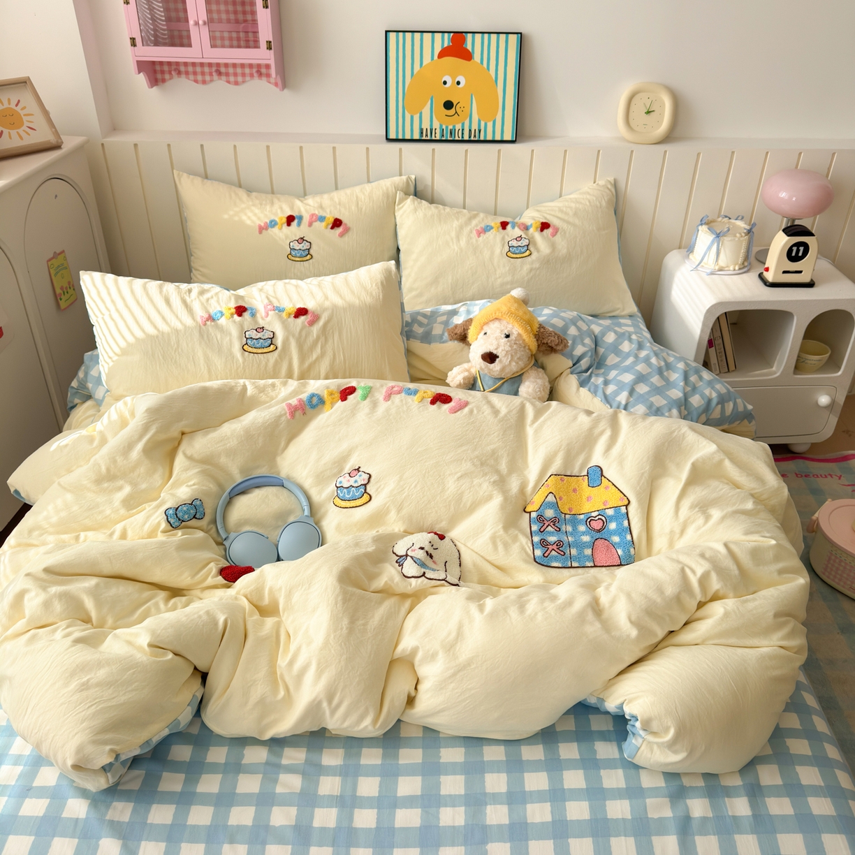 91家纺网 家纺一手货源 找家纺 欣宜家纺 2026新款云朵棉毛巾绣床上四件套卡通被套床单学生宿舍三件套 快乐小狗