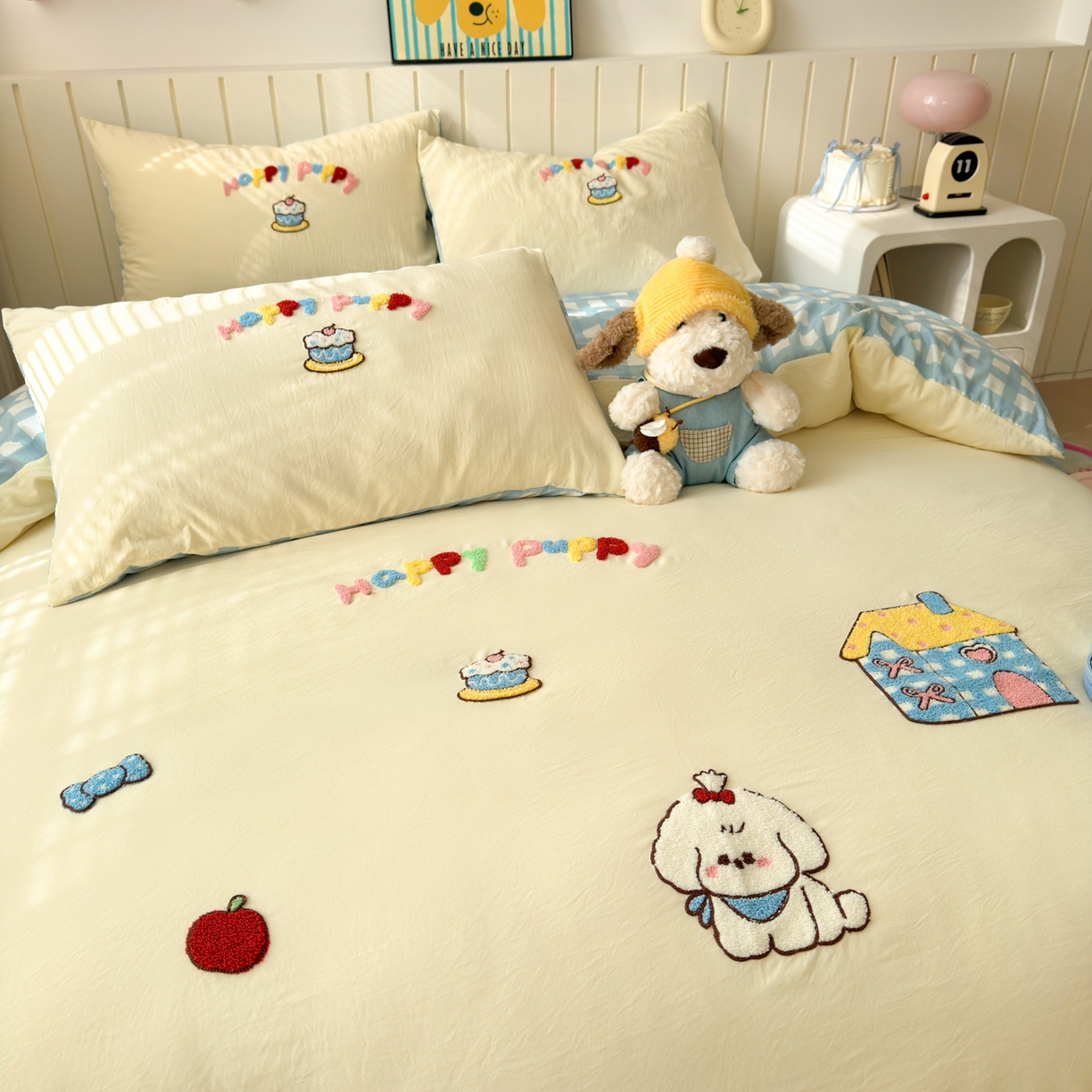 91家纺网 家纺一手货源 找家纺 欣宜家纺 2026新款云朵棉毛巾绣床上四件套卡通被套床单学生宿舍三件套 快乐小狗