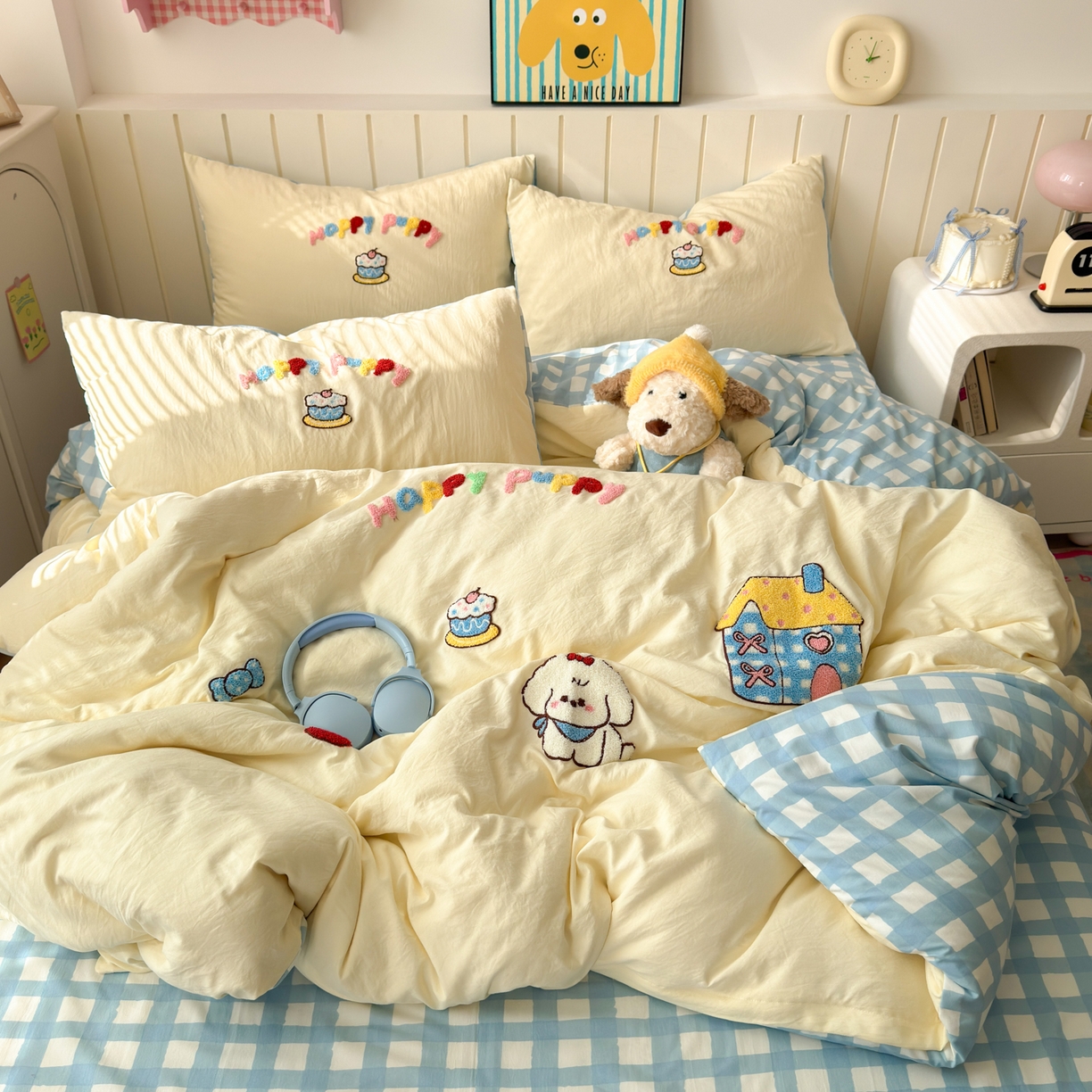 91家纺网 家纺一手货源 找家纺 欣宜家纺 2026新款云朵棉毛巾绣床上四件套卡通被套床单学生宿舍三件套 快乐小狗