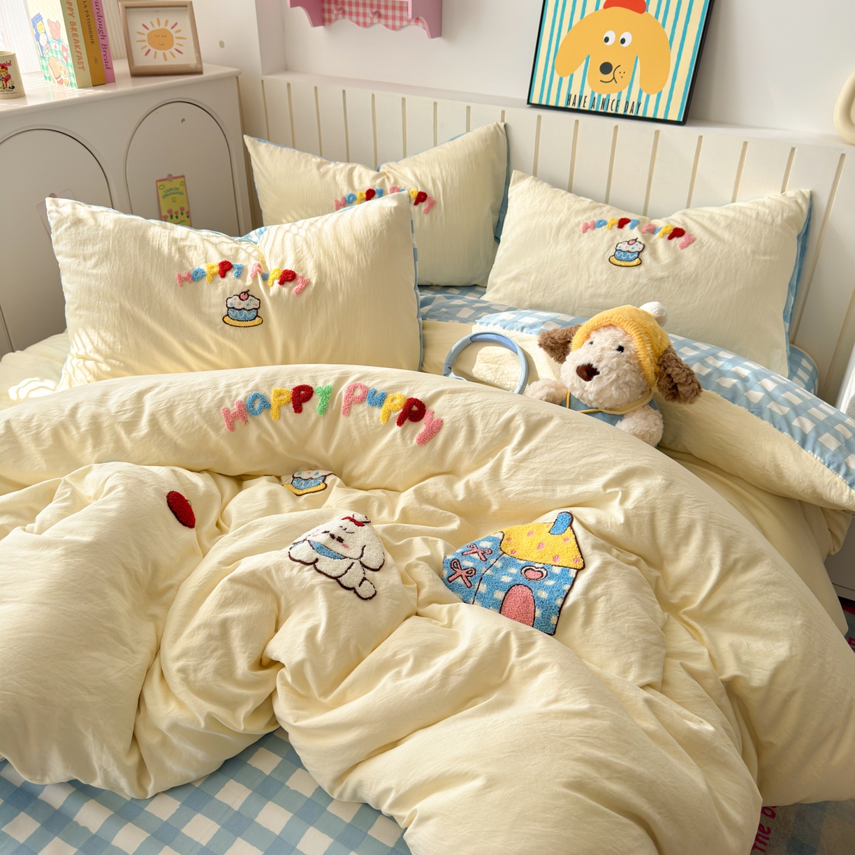 91家纺网 家纺一手货源 找家纺 欣宜家纺 2026新款云朵棉毛巾绣床上四件套卡通被套床单学生宿舍三件套 快乐小狗