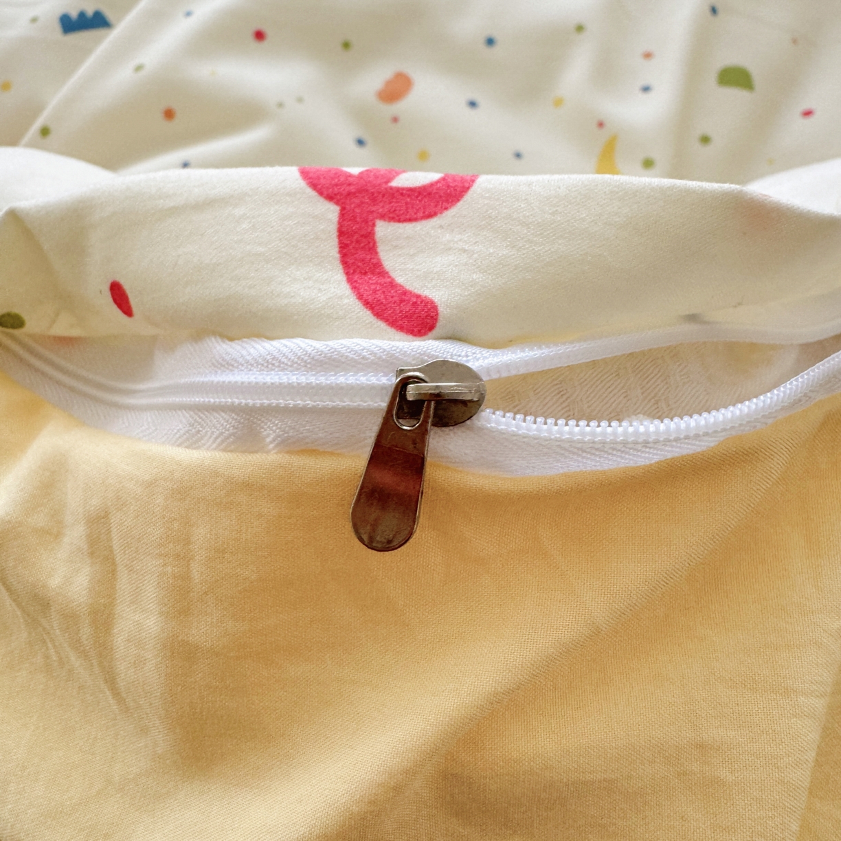 91家纺网 家纺一手货源 找家纺 欣宜家纺 2026新款云朵棉毛巾绣床上四件套卡通被套床单学生宿舍三件套 木马猫