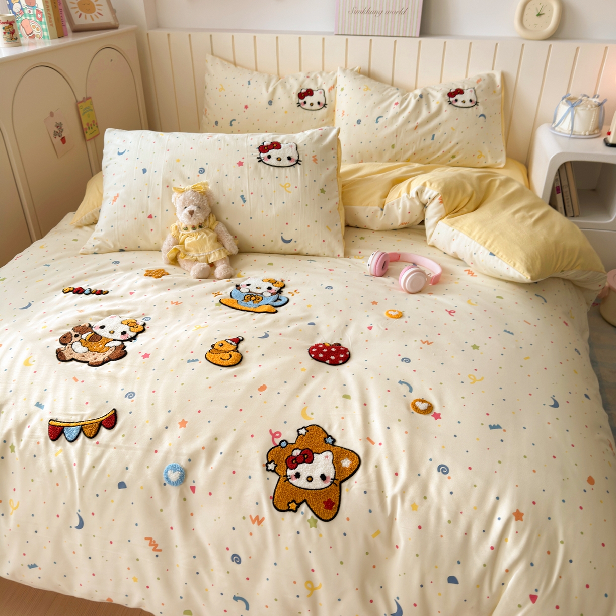 91家纺网 家纺一手货源 找家纺 欣宜家纺 2026新款云朵棉毛巾绣床上四件套卡通被套床单学生宿舍三件套 木马猫