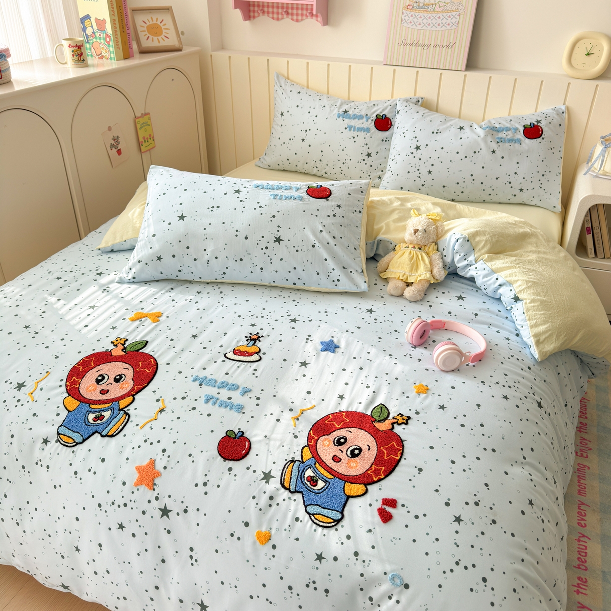 91家纺网 家纺一手货源 找家纺 欣宜家纺 2026新款云朵棉毛巾绣床上四件套卡通被套床单学生宿舍三件套 苹果小星